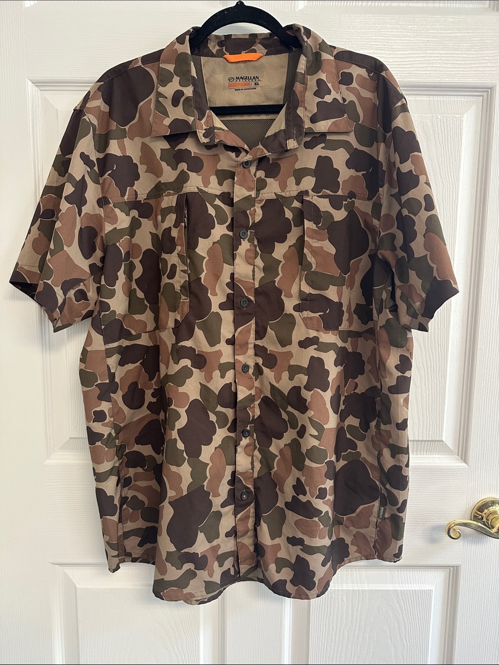 Magellan Outdoors Brown and Green Camo Short Sleeve Hunt Gear Button-Down Shirt